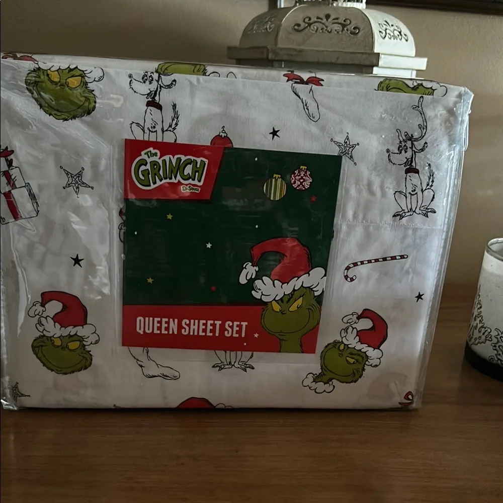 The Grinch Queen Sheet Set